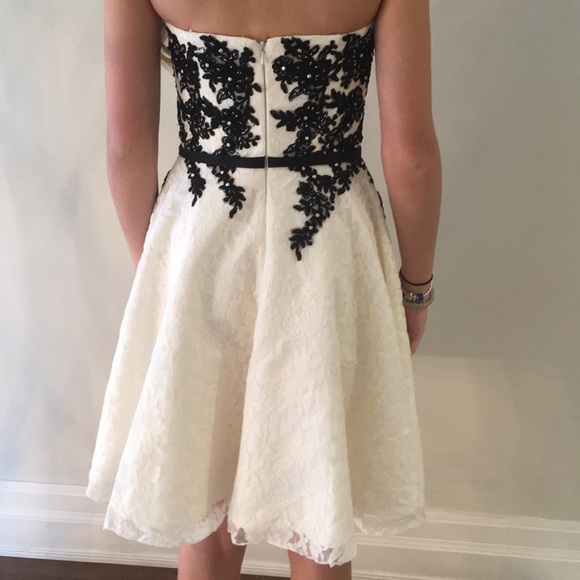 Le Château lace dress - Picture 2 of 2